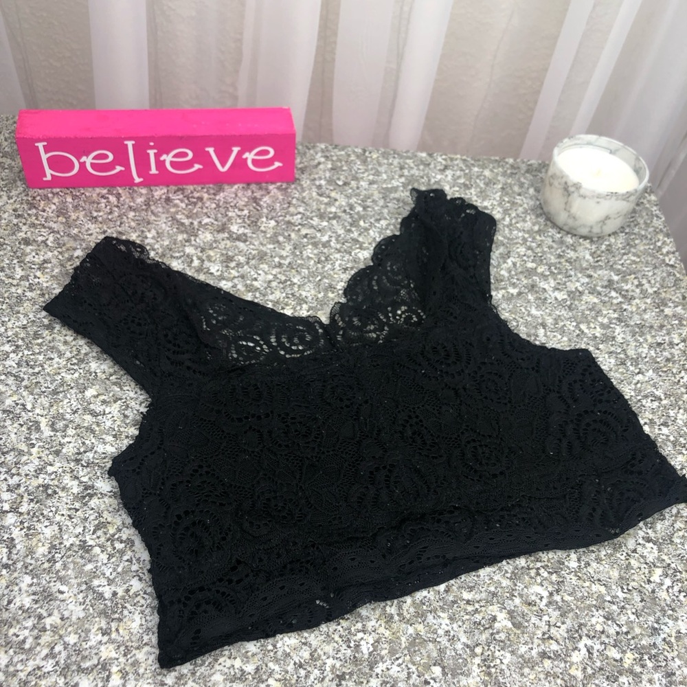 Lace Cropt top / undershirt